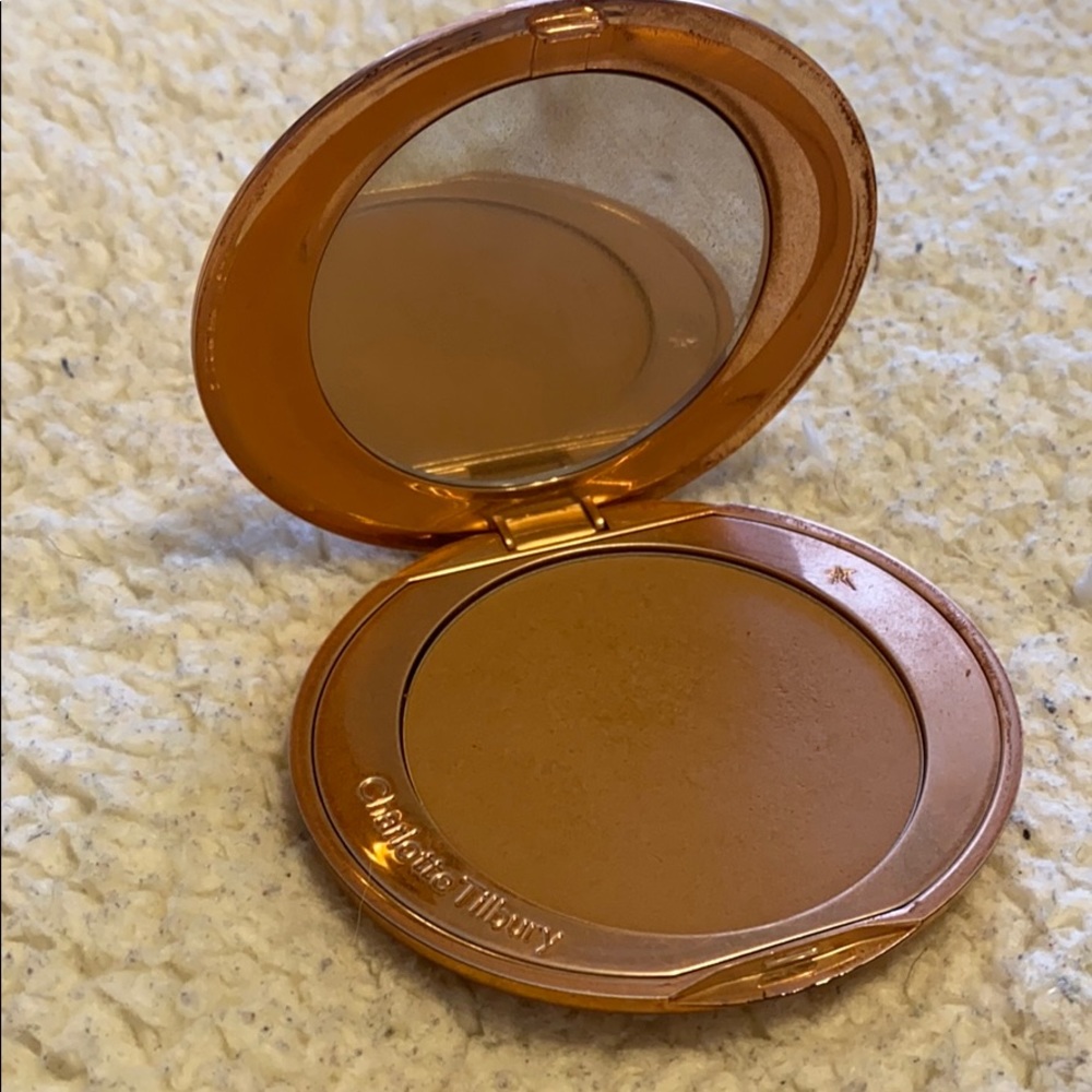 Charlotte Tilbury airbrush flawless finish powder